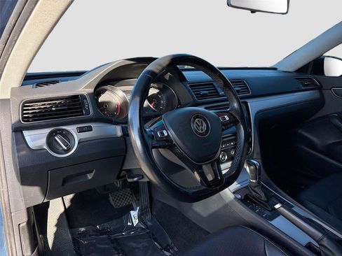 Used 2019 Volkswagen Passat 2.0T Wolfsburg image 10