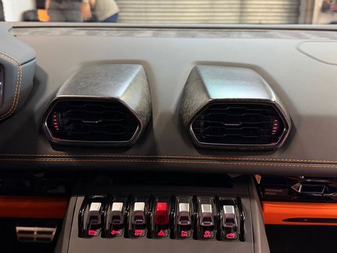 Used 2022 Lamborghini Huracan EVO RWD image 22