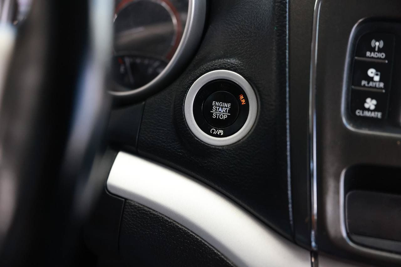 Used 2018 Dodge Journey SE w/ Connectivity Group FWD image 32