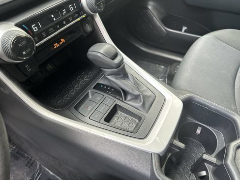 Used 2025 Toyota RAV4 XLE FWD image 21