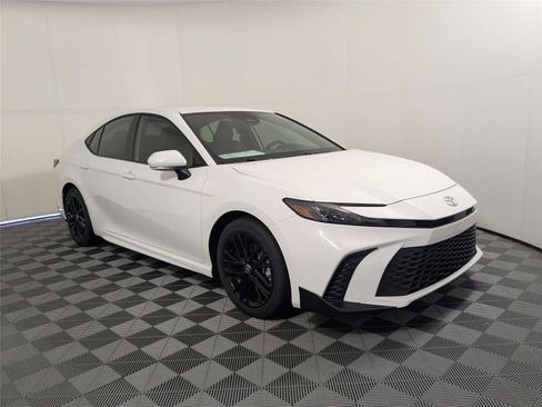 New 2026 Toyota Camry SE FWD image 3