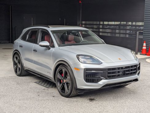 New 2026 Porsche Cayenne GTS image 7