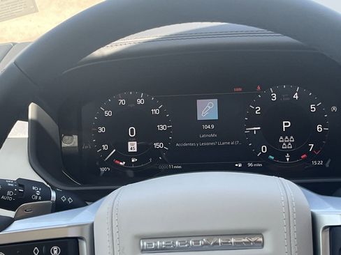 New 2025 Land Rover Discovery Metropolitan Edition image 18