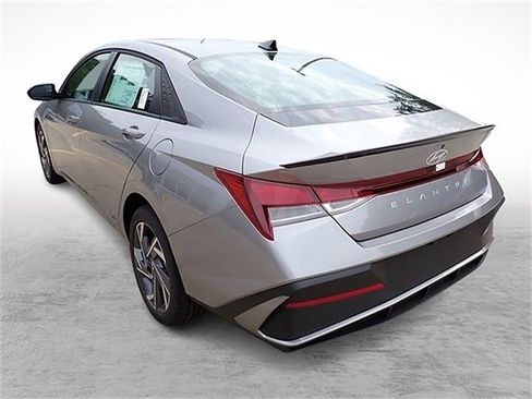 New 2025 Hyundai Elantra Sport image 5