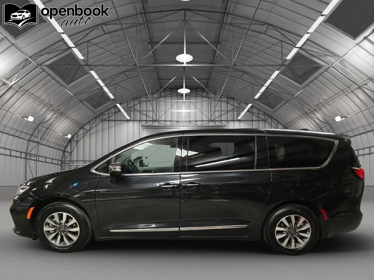 Used 2023 Chrysler Pacifica Limited FWD image 8