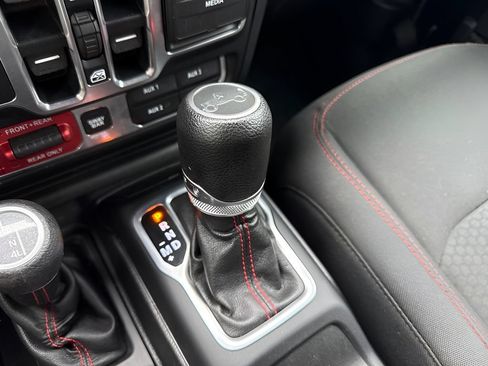 Used 2019 Jeep Wrangler Unlimited Rubicon AWD/4WD image 17