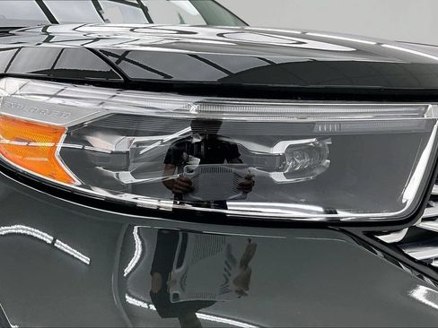 Used 2024 Ford Explorer Platinum w/ Technology Package AWD/4WD image 30