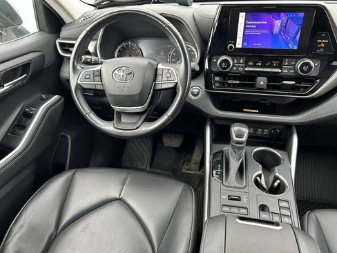Used 2023 Toyota Highlander XLE AWD/4WD image 10