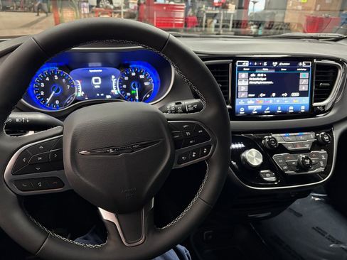 New 2026 Chrysler Voyager LX image 2