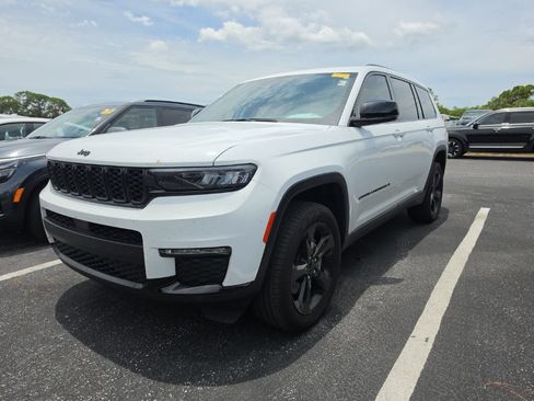 Used 2025 Jeep Grand Cherokee L Limited w/ Black Appearance Package RWD image 5