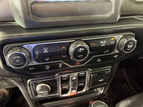 Used 2021 Jeep Gladiator Sport image 29