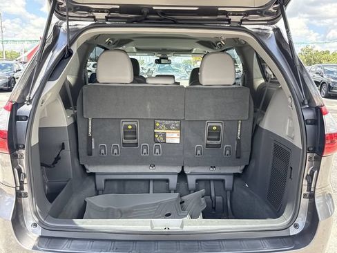 Used 2020 Toyota Sienna XLE FWD image 17