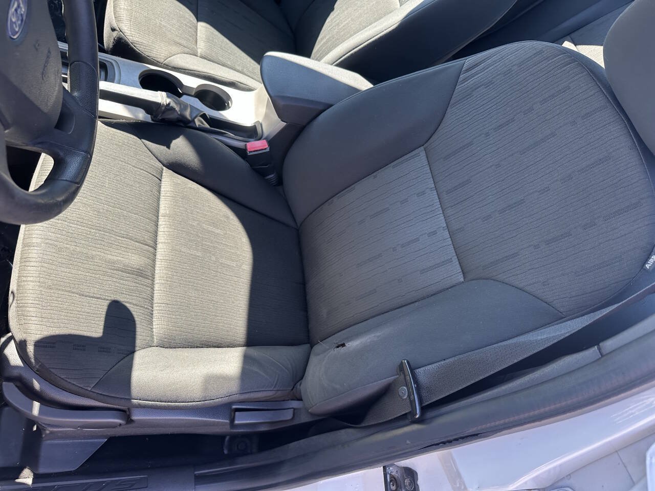 Used 2010 Ford Focus SE FWD image 16