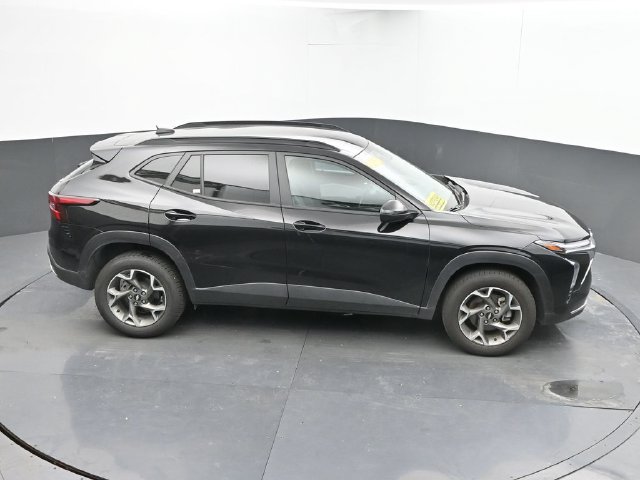 Used 2025 Chevrolet Trax LT FWD image 37