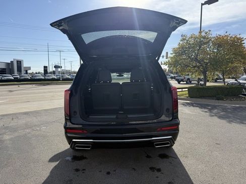Used 2025 Cadillac XT6 Premium Luxury image 5