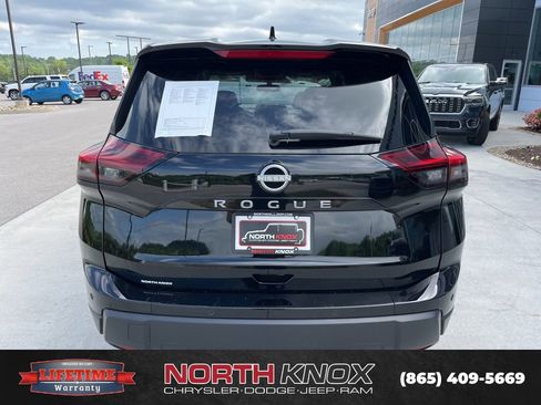 Used 2025 Nissan Rogue SV FWD image 17