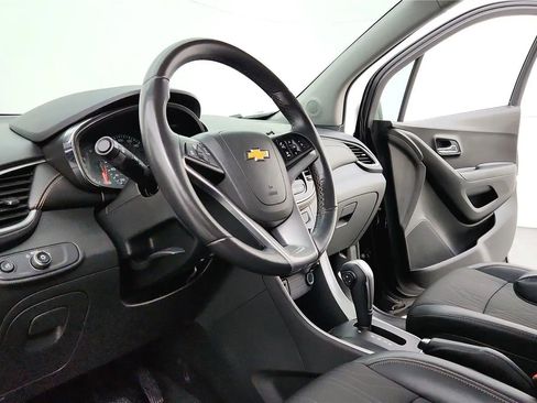 Used 2019 Chevrolet Trax LT w/ LT Convenience Package image 27