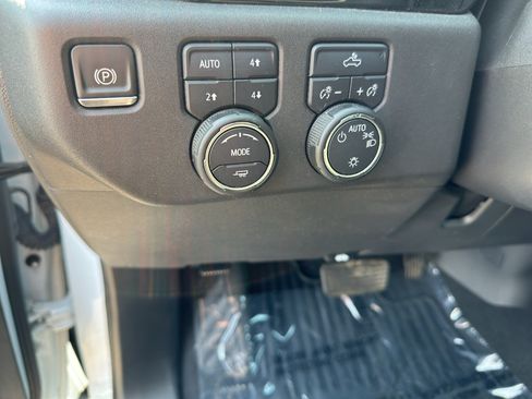 Used 2023 Chevrolet Silverado 1500 LT w/ Z71 Off-Road Package AWD/4WD image 9