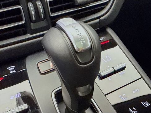 Certified 2025 Porsche Macan image 22