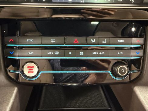 Used 2019 Jaguar F-PACE Prestige AWD/4WD image 23
