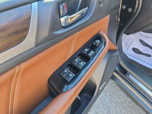 Used 2017 Subaru Outback 3.6R Touring image 12