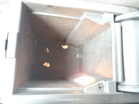 Used 2022 Chevrolet Traverse LT image 40