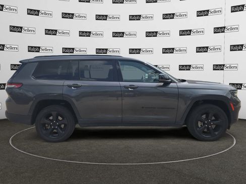 Used 2023 Jeep Grand Cherokee L Laredo RWD image 7