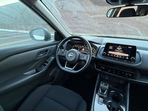 Used 2024 Nissan Rogue S image 12