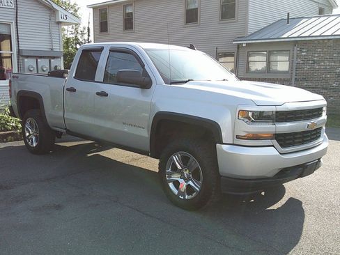 Used 2018 Chevrolet Silverado 1500 Custom w/ Custom Value Package AWD/4WD image 3