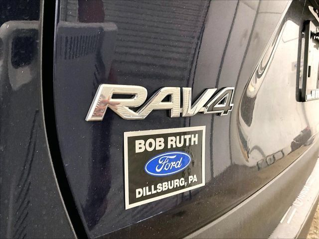 Used 2022 Toyota RAV4 XLE AWD/4WD image 13
