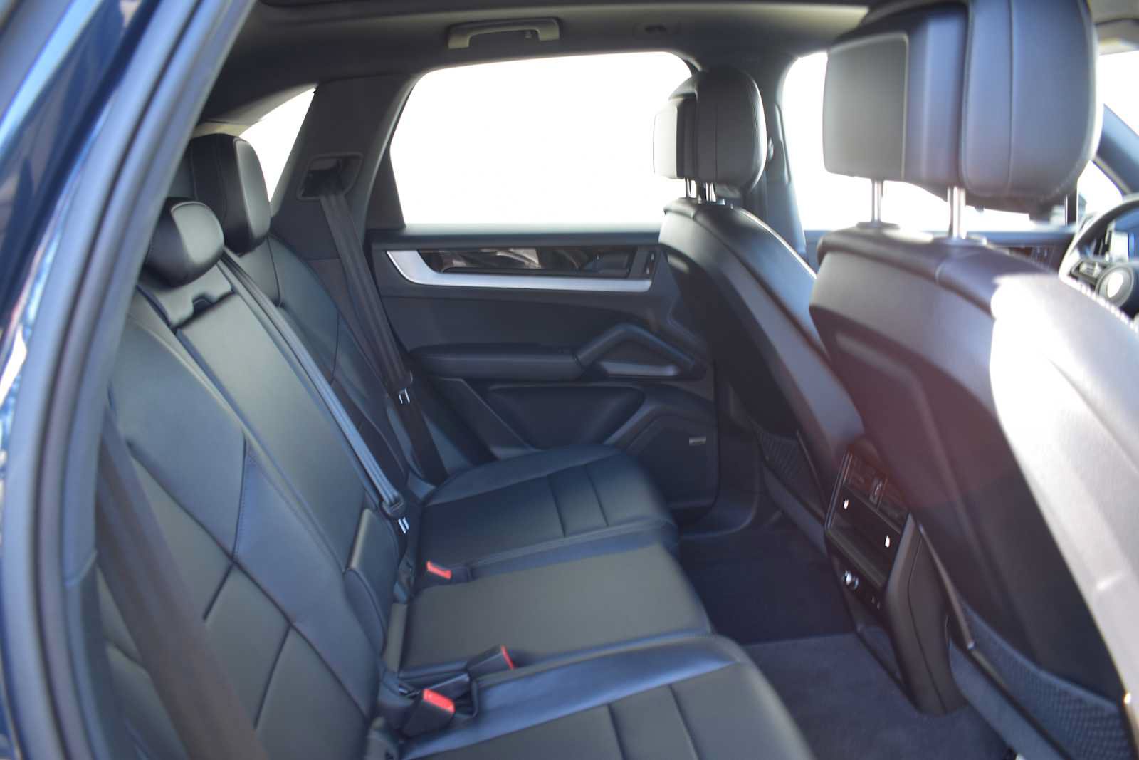Used 2024 Porsche Cayenne AWD/4WD image 10