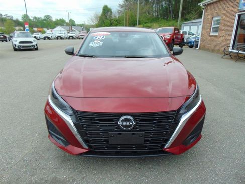 Used 2024 Nissan Altima 2.5 SV FWD image 2