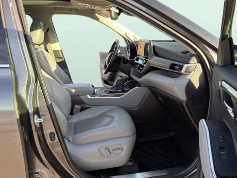Used 2021 Toyota Highlander Platinum image 49