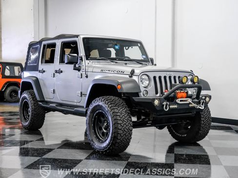 Used 2015 Jeep Wrangler Unlimited Rubicon w/ Connectivity Group image 17