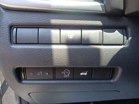 Used 2024 Nissan Rogue SV FWD image 17