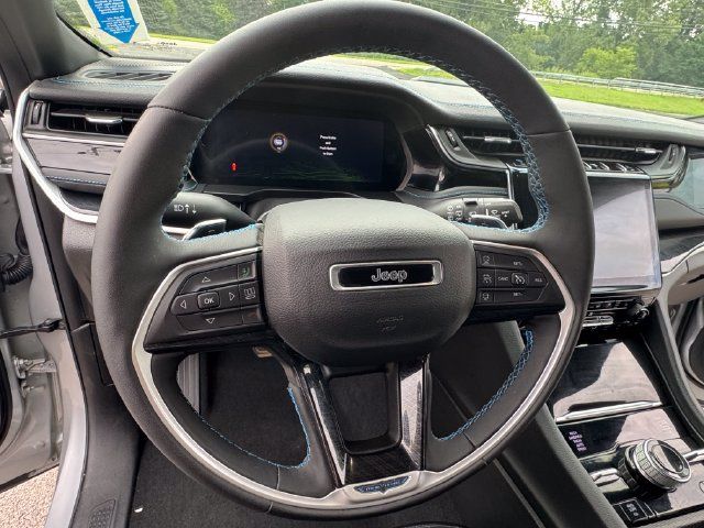 Used 2023 Jeep Grand Cherokee Trailhawk w/ Advanced Protech Group II AWD/4WD image 43