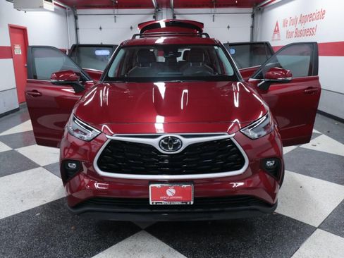 Used 2023 Toyota Highlander LE image 25
