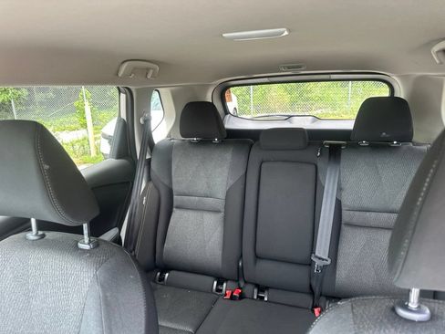 Used 2025 Nissan Rogue SV FWD image 15