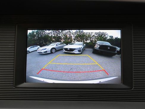 Used 2020 Hyundai Elantra SE FWD image 3