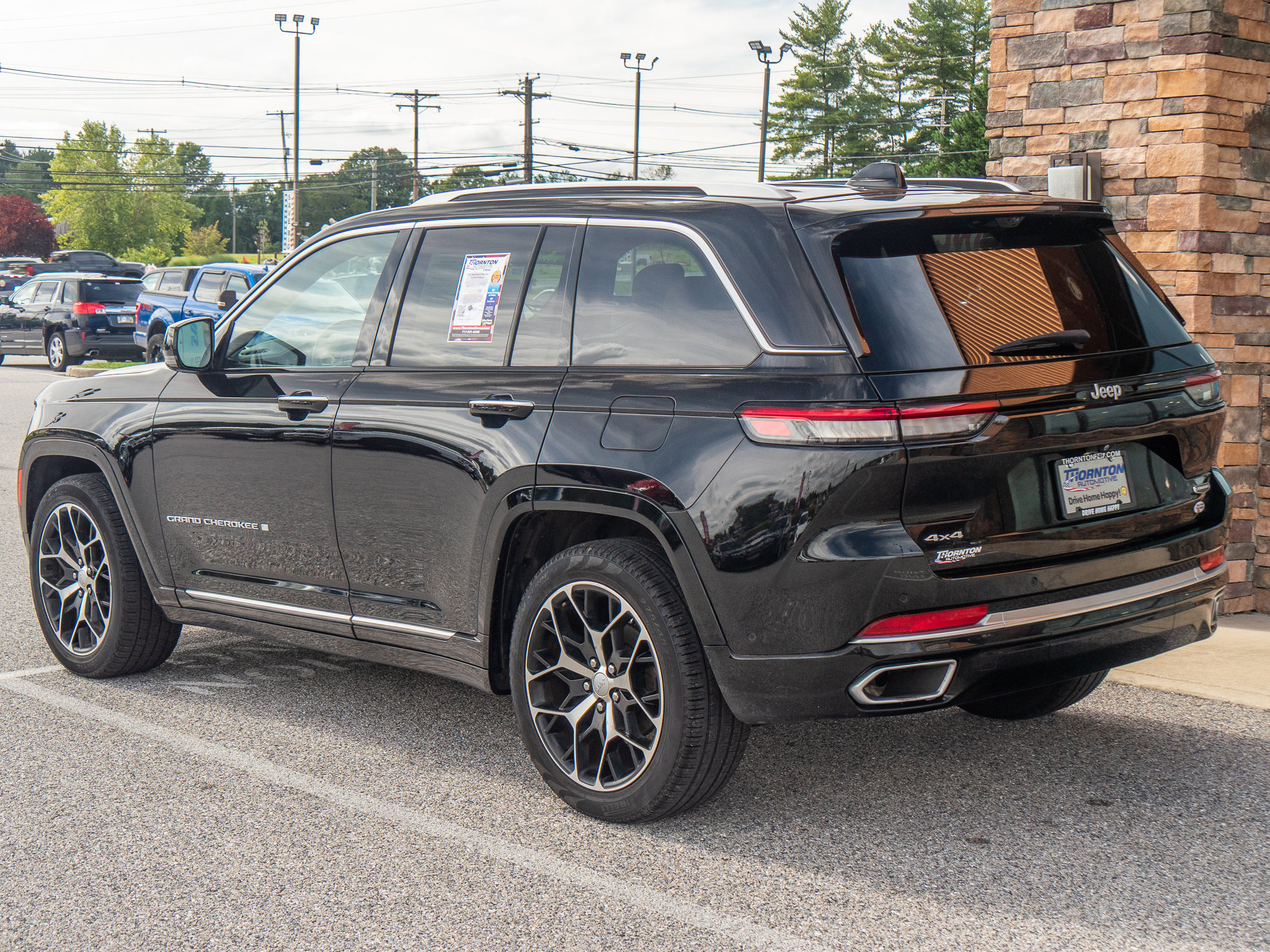 Used 2023 Jeep Grand Cherokee Summit AWD/4WD image 5