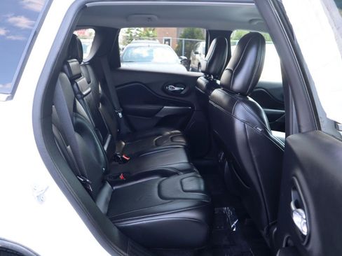 Used 2019 Jeep Cherokee Limited AWD/4WD image 12