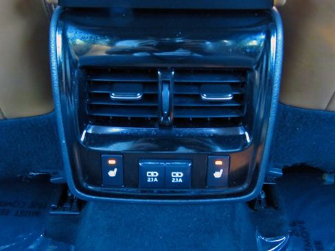 Used 2019 Toyota Avalon Limited image 27