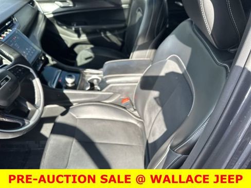 Used 2024 Jeep Grand Cherokee L Altitude AWD/4WD image 21