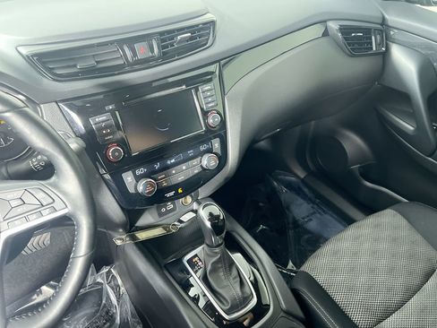 Used 2021 Nissan Rogue Sport SV image 23