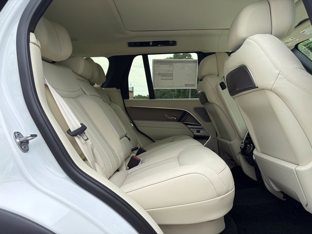 New 2026 Land Rover Range Rover Autobiography AWD/4WD image 17