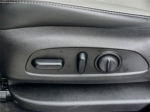 Used 2019 Chevrolet Equinox Premier image 11