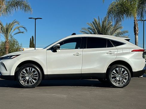 Used 2024 Toyota Venza XLE image 7