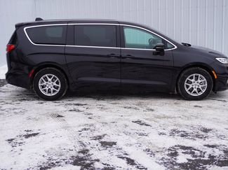 Used 2023 Chrysler Pacifica Touring-L video 2
