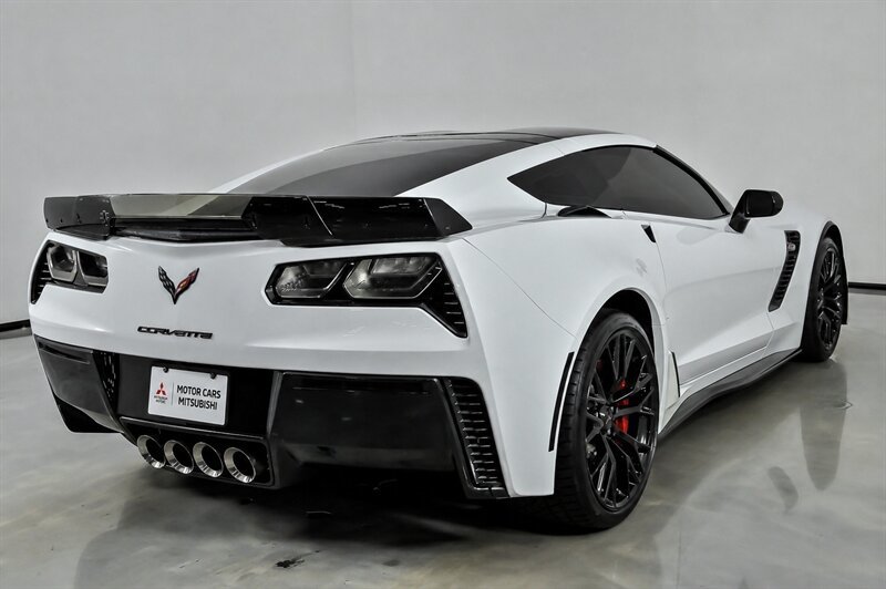 Used 2016 Chevrolet Corvette Z06 w/ 3LZ Preferred Equipment Group RWD image 9