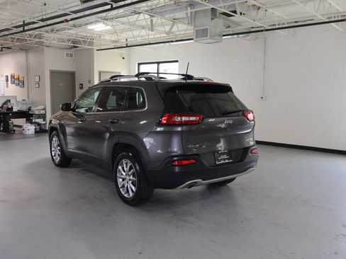 Used 2018 Jeep Cherokee Limited AWD/4WD image 5